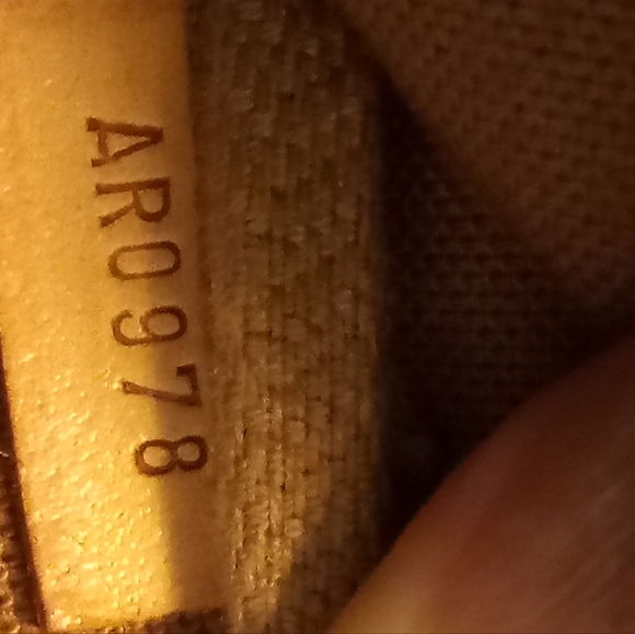 Louis Vuitton Pochette Monogram W/strap - Picture 13 of 13